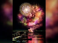 【8/15限り・約14,000発が真正面】木更津花火大会 プレミアムディナー 〜希少部位シュラスコ＆海の幸浜焼き＆飲み放題 全部込みの特等席〜