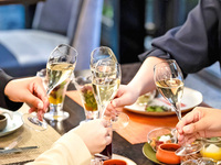 [September, October, November] Choice of main dish + Buffet with sparkling wine (unlimited time)