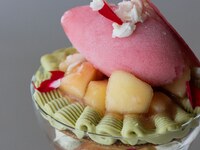 Limited-time parfait [Muguwort-scented peach and pistachio parfait]
