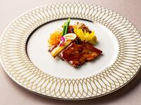 [Online Reservation / Includes choice of toast drink] Luxury course featuring West Lake lobster, Kuroge Wagyu beef, and Ezo abalone