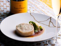 【室内限定 特別価格】アペタイザータワー＋選べるメインディッシュ+Veuve Clicquot Yellow Label 飲み放題付き フリーフロープラン