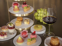 9/14～ 　Shine Muscat & Grapes Afternoon Tea with a glass of wine after 6:30pm / Weekend