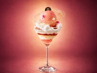夜パフェ「ピーチナイト パルフェ」のセット