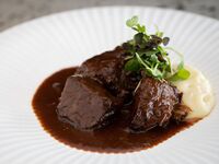 【イル・オルトラーナ】 牛ホホ肉の赤ワイン煮＋ビュッフェ（大人）