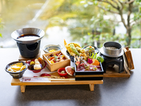 京丼五種食べ比べ膳~和牛と旬野菜　月見すき焼き鍋~（秋ver./2026.9月1日～）