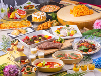 8月【平日ディナービュッフェ大人/時間制限なし/アルコール飲み放題付き】牛ロースステーキをはじめ、ディナータイム限定のスペシャルメニューも食べ放題