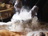 【真夏限定冷製パスタ＆メインコース】乾杯酒付き 瞬氷トマト＆カニ冷製パスタ×選べるメイン×ピーチブランシュアフタヌーンティーデザート