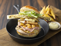 [ランチ＆ディナー] ☆1ドリンク付き☆秋の限定グルメ。鴨づくしのハンバーガー「LUCKY DUCK BURGER」」