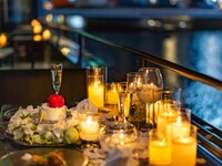 [Riverside Seat Guaranteed – “Diamond” Anniversary Course] Exquisite ingredients such as Wagyu beef, tiger prawns, and uni are presented in each dish. A truly magnificent anniversary plan complete with a flower wreath cake.