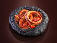 Squid ink and tomato pizza (9/1–10/31)