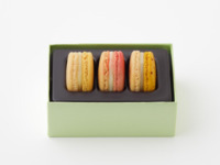 [TAKEOUT-PIERRE HERMÉ PARIS-Macarons] Assortiment de 3 Macarons "Velouté"
