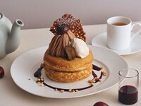 [September Only (※Starting Sept 2)] Drink Set / Montblanc and praline cream pancakes with blackcurrant sauce