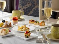 11/1～ [Weekends 11:30 or 14:00, 2 sittings]Afternoon tea with free-flowing champagne.