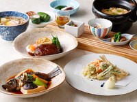《9월 한정일｜20% 할인》 셰프가 엄선한 3종류의 정식 중 선택 가능한 런치 + 건배용 음료 1잔 + 미니 디저트