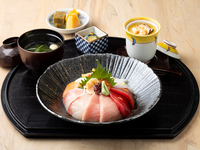 平日ランチ限定「本鮪海鮮丼」