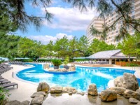 Weekdays only☆Pool & lunch buffet for ages 9–12: 9/8–9/30
