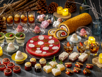 [1:30 PM~] Winter Sweets Buffet: 4,500 yen. Available from Dec 1 to Feb 28.