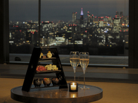  Twilight Champagne (Glass of champagne and snack stand) *For 2 people (price is for 1 person)