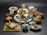 New menu: “Blissful Evening Stroll” – a novel multi-course meal featuring dried black cod, matsutake mushroom chawanmushi, and various small dishes served in tiny plates + [Includes 1 drink!]