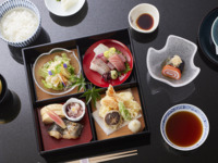 1/1-1/3 新春昼御膳「椿」松花堂弁当