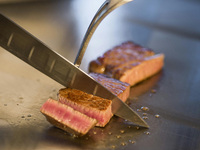 [Lunch & Dinner] ★Web-exclusive★ Course featuring a comparison of two types of beef: “Bitchū beef” and “Omi beef” + celebratory sparkling wine