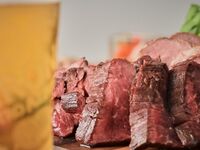【公式ベストレート：天空ビアガーデン】ミートコンボや鮮魚パスタ等9品＋3種の生ビール含む120分飲み放題【9~10月限定】