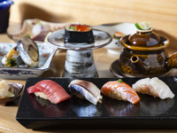 [Sushi Kauto / Top-tier Edomae Sushi “Miyabi” Course] New: Formerly known as “Kauto Maki”: Includes Quattro small rice bowls, 10 sushi pieces, and 6 seasonal delicacies such as eel and matsutake mushroom dengaku in a clay pot; also features tamagoyaki and red dashi soup – a total of 19 dishes.