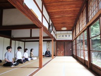 [Kōdai-ji Gesshin-in × AKAGANE] Afternoon tea with a Zen meditation session at a private temple in Kyoto’s Higashiyama area