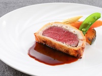 【ディナー】牛フィレ肉パイ包み焼（4名様分）