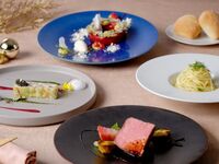 【12/19～25】大人気クリスマスアフタヌーンティーと牛ロース肉のステーキを味わう、カジュアルランチセット