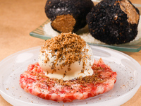 This autumn, we offer the “Shinjuku Ushimitsu Grand Opening Course”: Wagyu beef, crab, and salmon roe yukke dog; truffle mayonnaise yukke; minced meat cutlet sandwich ~with homemade sauce~; and white freezing cold noodles.
