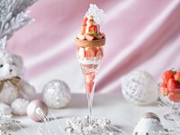 【土日祝】『大人のご褒美ストロベリーパフェ～ギフトボックス～』フレッシュないちごと可愛らしい白くまが彩る心ときめく冬のプレゼント 
