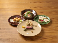 記念日を彩るプレミアムアニバーサリーコース！有田牛と旬の食材 全8品＋乾杯スパークリング＆メッセージデザートプレート付き・90分飲み放題