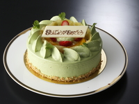 Matcha cream decorated cake