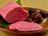 新【VIPコース】「和牛の雲丹ユッケドッグ」「厳選ヒレ肉のブリオッシュカツサンド　〜自家製ソース〜」「厳選タンと鰻のひつまぶし」をお召し上がりいただける全て詰まったコースです。