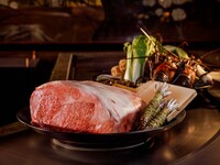 《早割TEN｜ウェルカムドリンク付 21％OFF》オリジナルブランド『恵比寿牛』を存分に味わうランチコース
