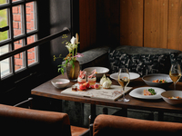 【WEEKEND ANNIVERSARY PLAN】Window seat on the 2nd floor (limited to 5 couples per day)