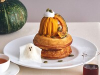 【10月限定（※截至11月4日）】饮品套餐 / 北海道产南瓜与枫糖卡仕达的万圣节松饼，配枫糖酱