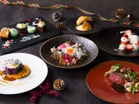【December 24 & 25 | Dinner with Live Music】 French cuisine enjoyed amidst nighttime views of the garden – a 6-course menu featuring pan-seared lobster and Wagyu beef fillet, among other dishes.