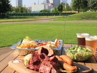 2026忘年会10月19日～土日祝★オプションでお子様プランご注文可★【屋外BBQ】クラフトビール含む飲放付 US産アンガスビーフ＆鶏もも肉＆スペアリブ＆極太ソーセージにこだわりの熟成麺焼きそば スタンダードBBQプラン