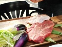 2026忘年会10月19日～土日祝★オプションでお子様プランご注文可★【屋外BBQ】クラフトビール含む飲放付 US産アンガスビーフ＆鶏もも肉＆スペアリブ＆極太ソーセージ＆海老帆立の海鮮付きSURF & TURF BBQプラン