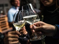 《前日までの事前予約制｜みんなで乾杯ダイニングプラン》飲み放題付き