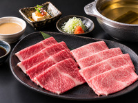 【官方最低價】★全新推出的「涮涮鍋午餐套餐」：前菜＋A5等級松阪牛腿肉75克、A5等級奧出雲和牛肩肉75克＋蔬菜＋甜點＋1杯飲料！原價4,500日圓，現價4,000日圓（限至10月25日）