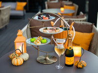 [Terrace Seating] Evening High Tea + Half Bottle of Champagne