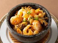 【海老と帆立貝入り石焼チャーハン】サラダ・デザート・スープ・コーヒービュッフェ付き