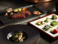 “Early Bird TEN | 17% OFF with glass of champagne” – A dinner course featuring a comparison of select seafood and Kuroge Washu ‘Ebisu Beef’