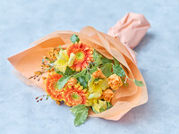【最高の結婚記念日：平日】こぼれスパークリング＋花束＋メッセージプレート20文字付き記念日！旬の食材で奏でるフルコースを堪能　全6品